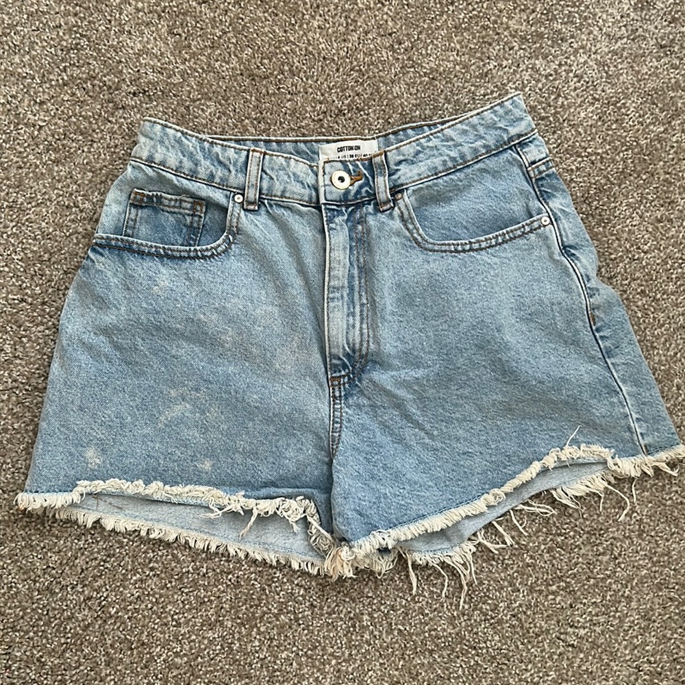 COTTON ON Light Wash High Rise Mom Shorts: Size 6